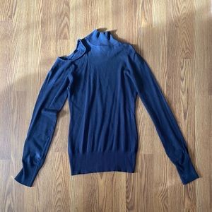 Shoulder cut out turtleneck sweater